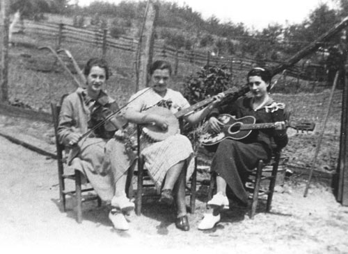 Women’s stringband, circa 1940s. Ferrum, Virginia. 